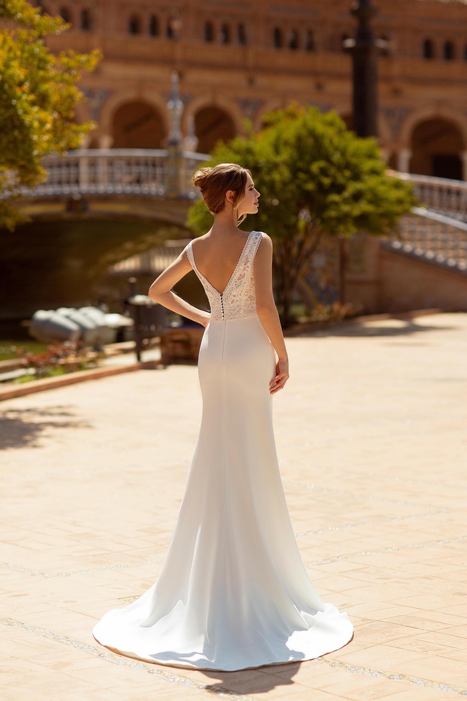 8032 crepe fit-n-flare skirt