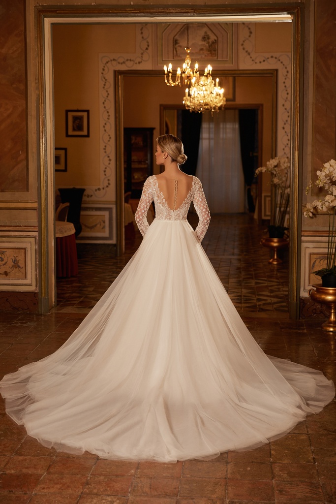 8047 Detachable tulle skirt