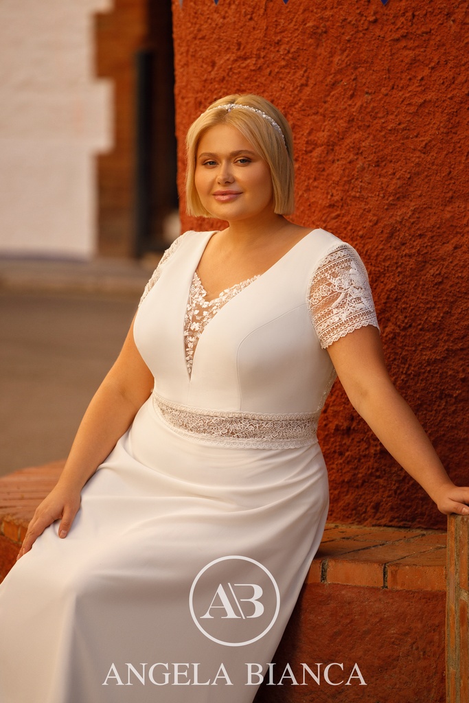 1084 Curvy ivory