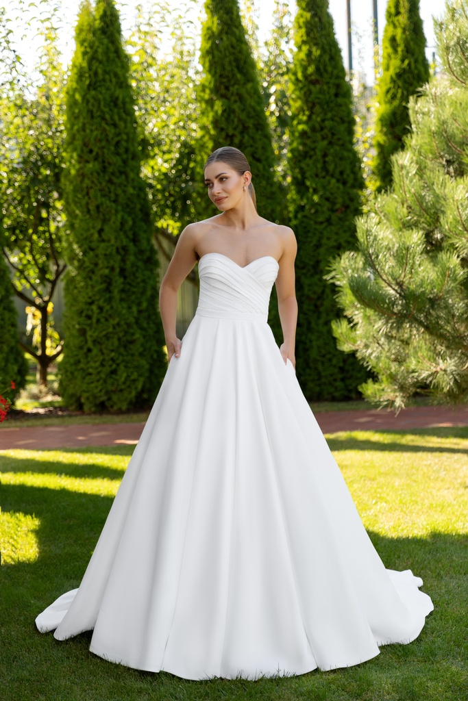NM0008 ivory